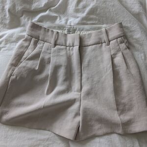 Wilfred Aritzia Elegant Cream Women's Dress Shorts